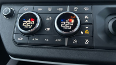 Land Rover Defender 3.0 D250 X-Dynamic SE 90 3dr Auto Diesel Estate